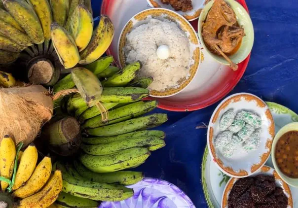 Ceremonial offerings of bananas, coconut, rice and other dishes