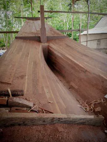 The stem post rising from the keel