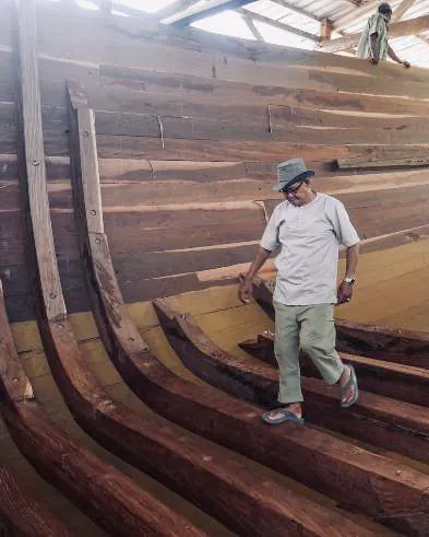 A man walking on the ribs inside the hull