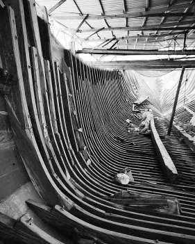 Black-and-white view of the ribs inside the hull