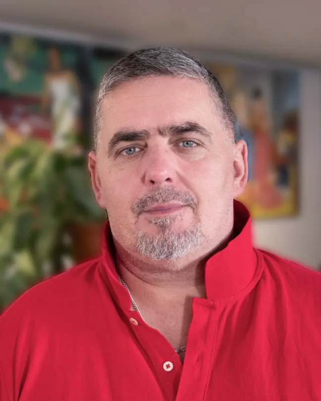 Portrait of Frédéric Deville in a red shirt