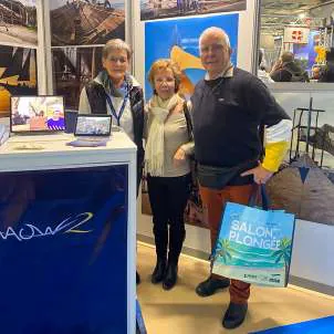 Three visitors at the WAOW 2 booth