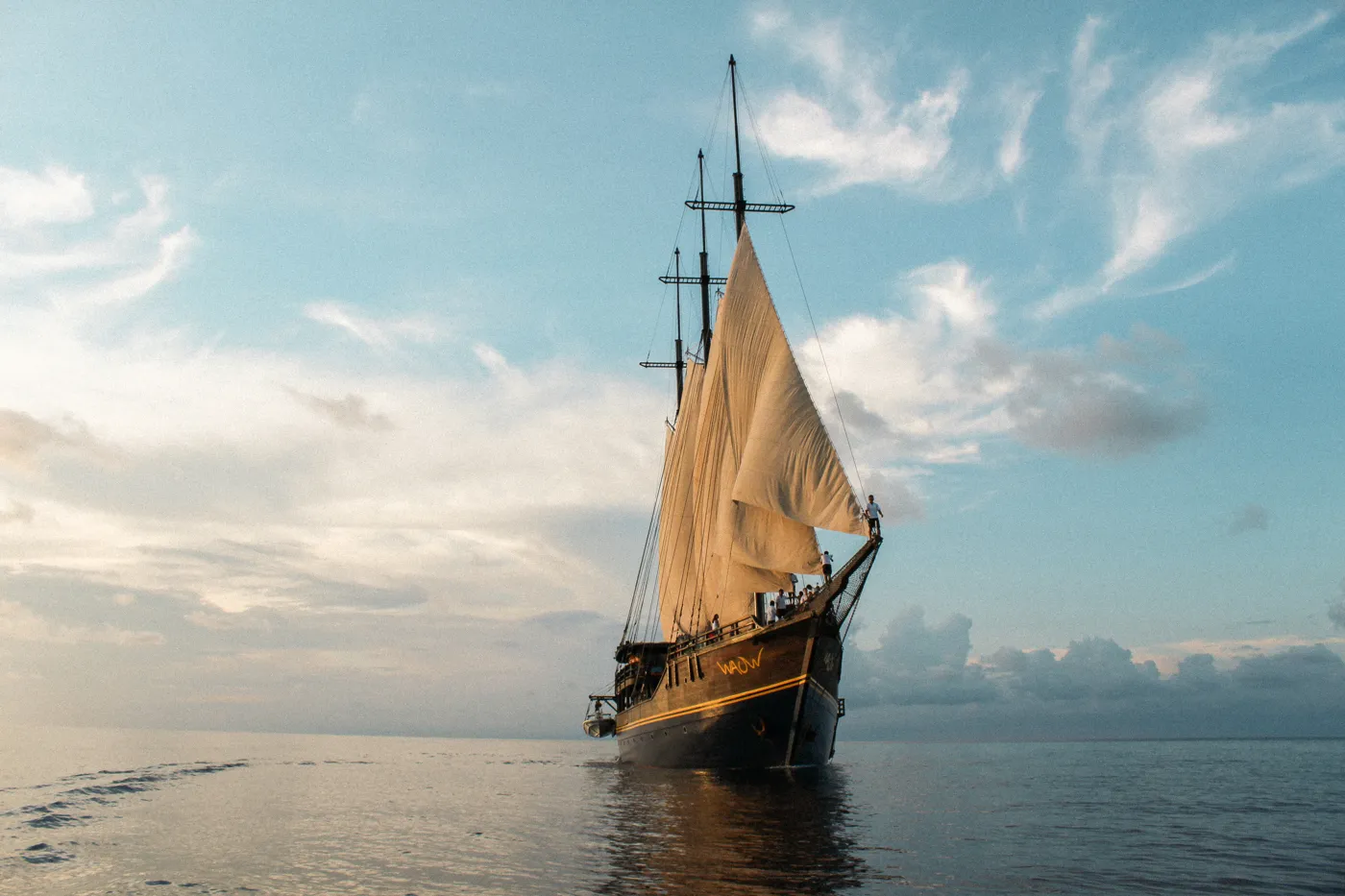 Waow 2's bow, sails set against open sky.